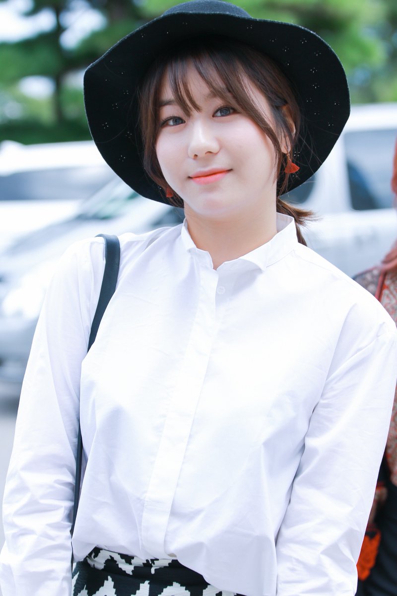 rhymism's tweet photo. 160828 한국문화예술시상식 와썹 지애(@wassup_ja) 출근 https://t.co/RqQKuNsnk5