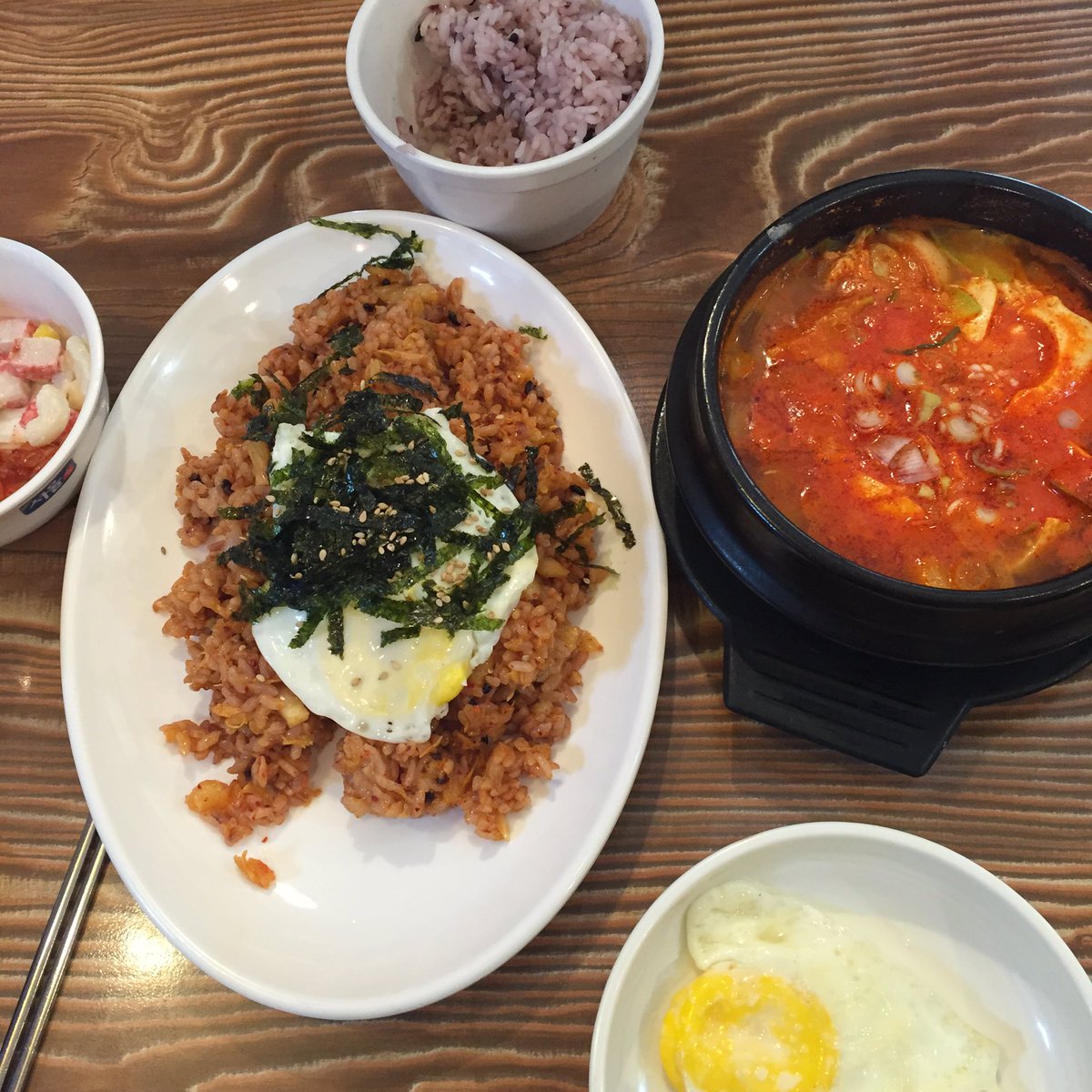 formreform's tweet photo. スンドゥブチゲ - 순두부찌개
キムチチャーハン - 김치볶음밥
韓國夕食  😁❤️ 잘먹겠습니다~
#韓國 #日本 #かわいい #韓國の友だち #한국친구 #한식 #음식 #food #koreafood #勧告の食べ物 https://t.co/mp9ZC5bJ32