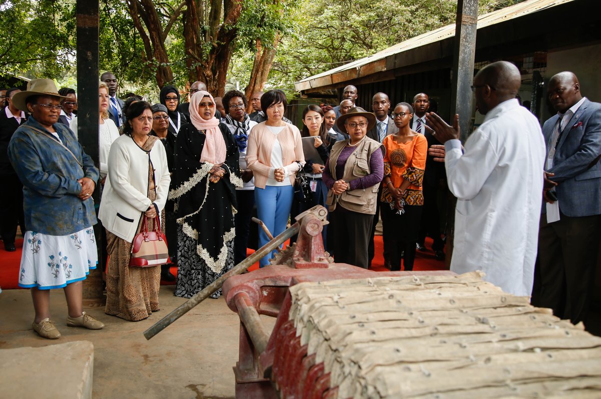 FirstLadyKenya's tweet photo. Kazuri Beads &amp; Pottery Factory has employed 300 single mothers whose work supports thousands of other dependants. https://t.co/UggezcXhml