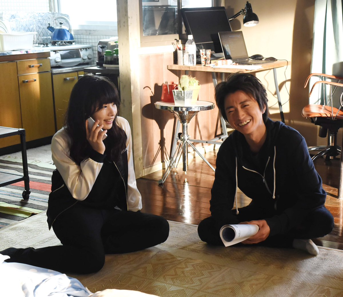 公式 そして 誰もいなくなった そし誰第7話まであと3時間 待ち時間に伊野尾さんがニコニコしながら日下の家を眺めていた ので理由を聞くと 平和だな と思って と呟いてたのが印象的でした シリアスな撮影が多いので唯一ほっこりできるシーンだった