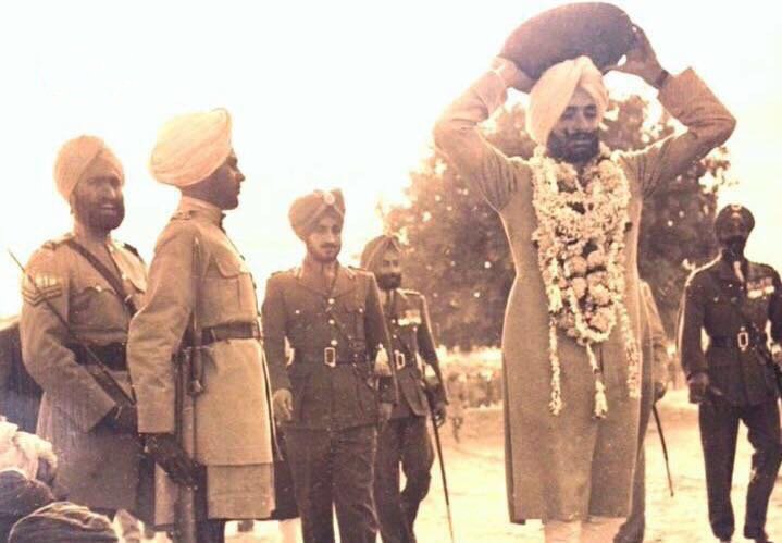 capt_amarinder's tweet photo. My father HH Yadavinder Singh with 1st load of cement for cnstrctn of Gurudwara Fatehgarh Saheb complex's maingate https://t.co/Tx2LPr2aSQ