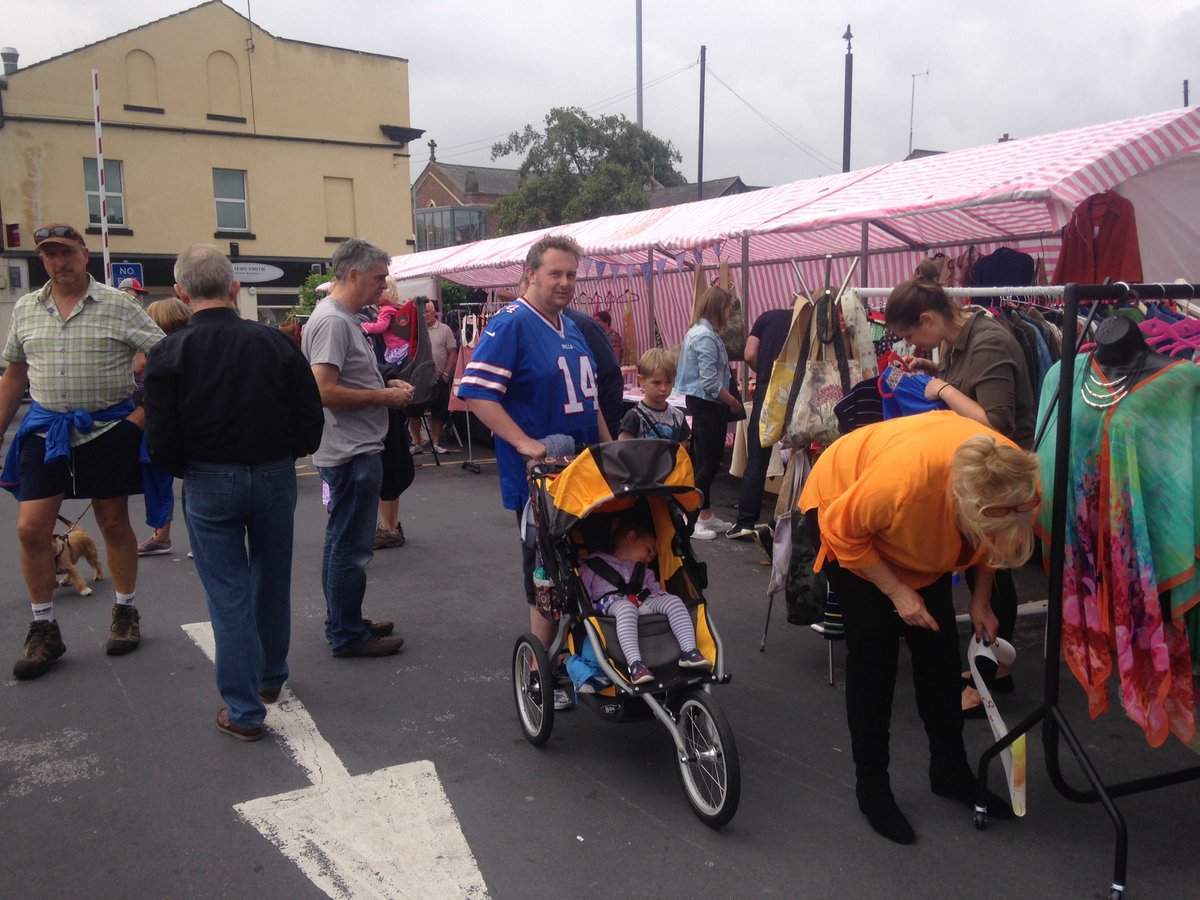 A great day in #Ormskirk @Chapel_Gallery <a href="/OrmskirkMfest/">Ormskirk MotorFest</a> <a href="/OrmskirkVintage/">OrmskirkVintage & HM</a> <a href="/janecoyleglass/">Jane Coyle Glass</a> #motorfest
