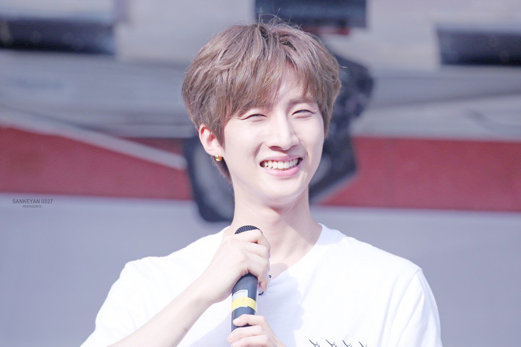 Dear_PENTAGON's tweet photo. 한 사람을 알고부터
내 스스로가 선택한 가장 아름다운 고통이다

/ 김병훈, <짝사랑> #HappyHuiDay https://t.co/q17xI5vBis