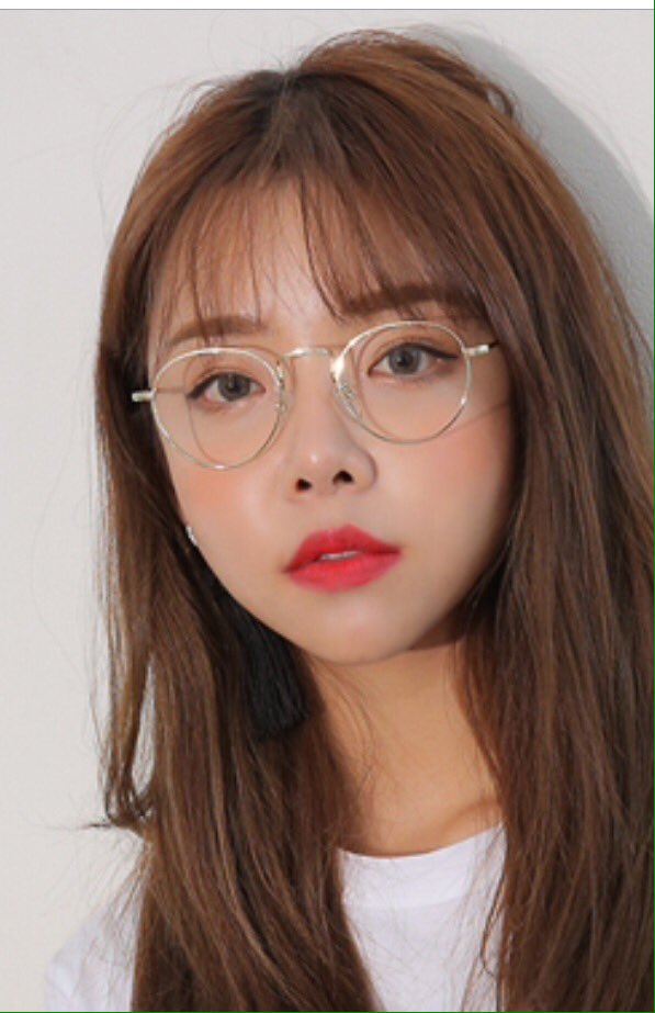 SHiNoBI_oonie's tweet photo. [plsRT]พร้อมส่ง1เซ็ต(แว่น+ซองเก็บ+ผ้าเช็ดเลนส์ จาก #stylenanda &amp; #exoring (การ์ด2+กล่อง) @ErrorPOPAS  @NeedAGirl0412 https://t.co/WIZGi7Ro5T