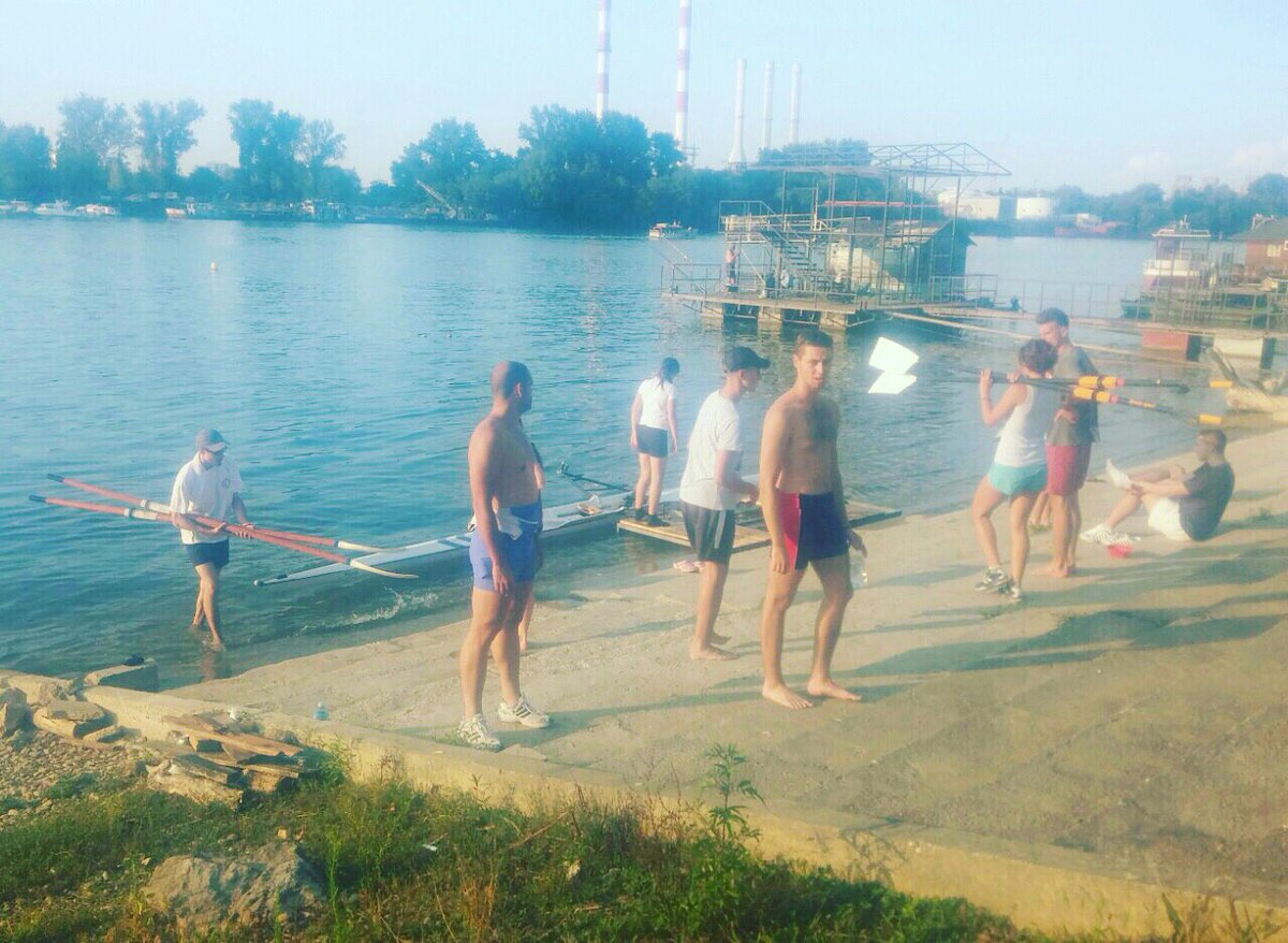 BURowingClub's tweet photo. Mi ovako provodimo poslednji  vikend u avgustu. #vkbu #rowing #weekends #sport #veslanje #studenti https://t.co/niQfD2DolH