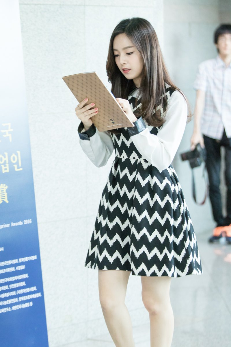 rhymism's tweet photo. 160828 한국문화예술시상식 와썹 수진 https://t.co/M5RkFbO5fy