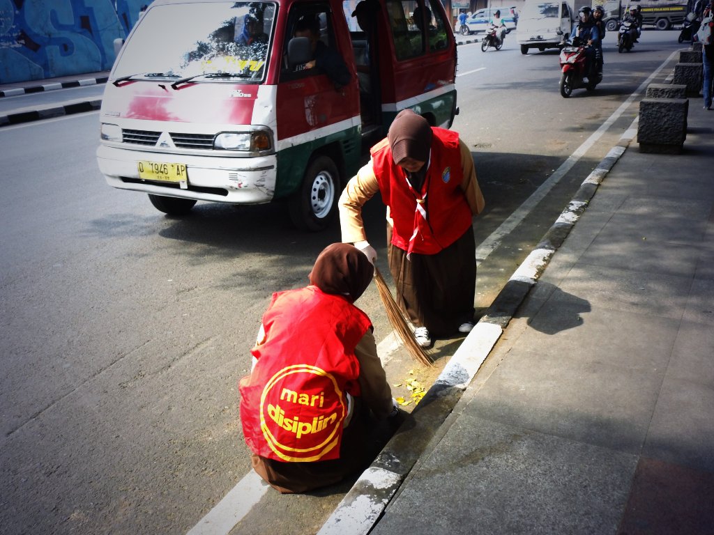 Biar sedikit yang penting ga bikin sakit untuk bangkit menjadi Bandung Juara! @BDGcleanaction <a href="/kwarnas/">Joulette</a> <a href="/MyprideMagz/">MYPRIDE MAGZ</a>