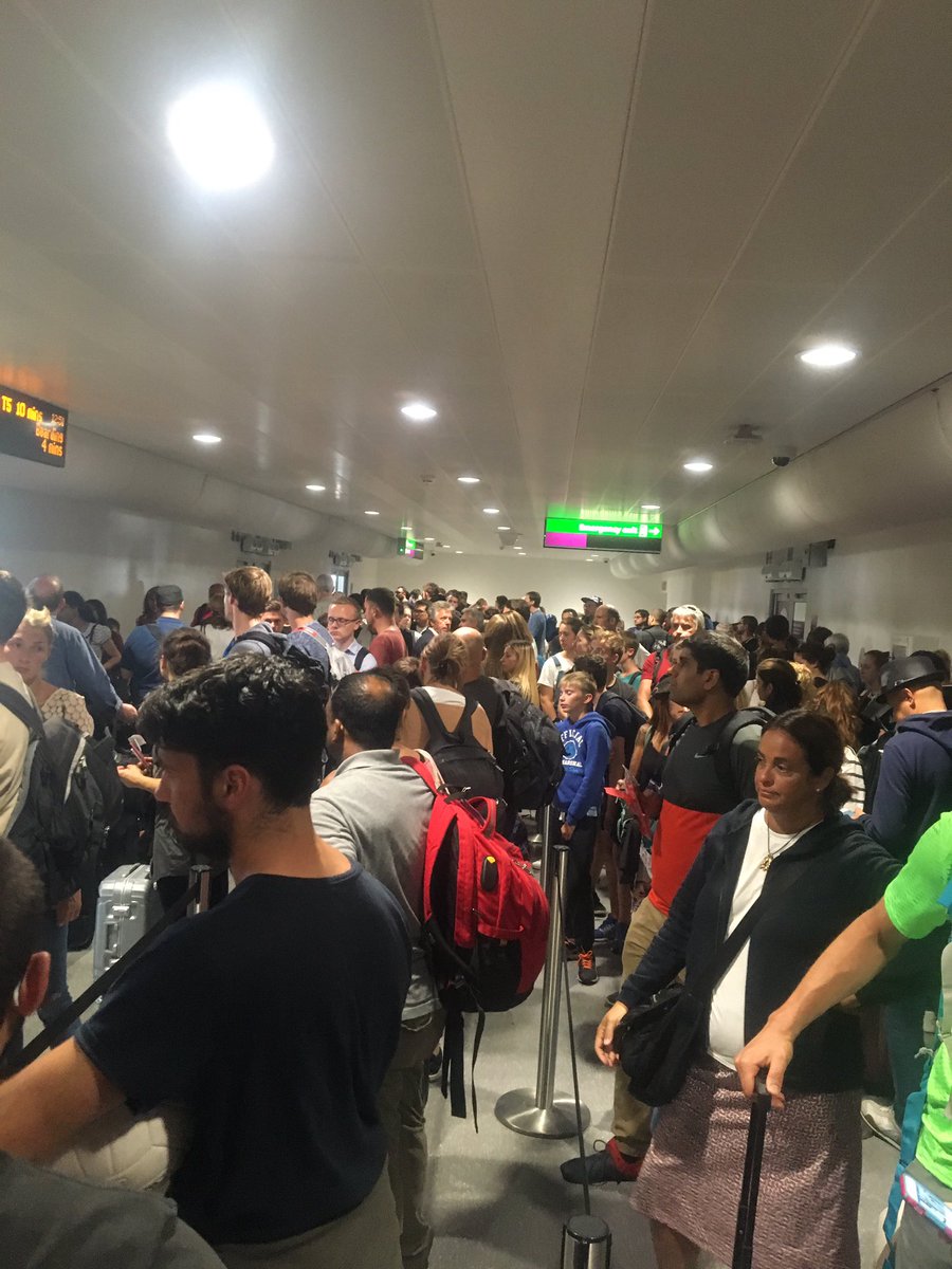 the80sFox's tweet photo. Queue for T5 flight connections @HeathrowAirport #boardingin30mins! https://t.co/M3e35BfnMn