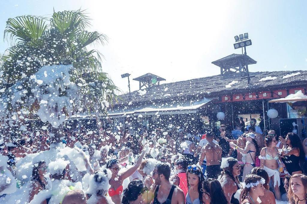 MaracasClub's tweet photo. #maracas Esta Tarde Fiesta de la Espuma desde las 16:00h @maracasbeachclub are you ready??!! 🏊🏽🌴☀️❤️💯 info&amp;Reservas… https://t.co/VjzJda6ZGQ