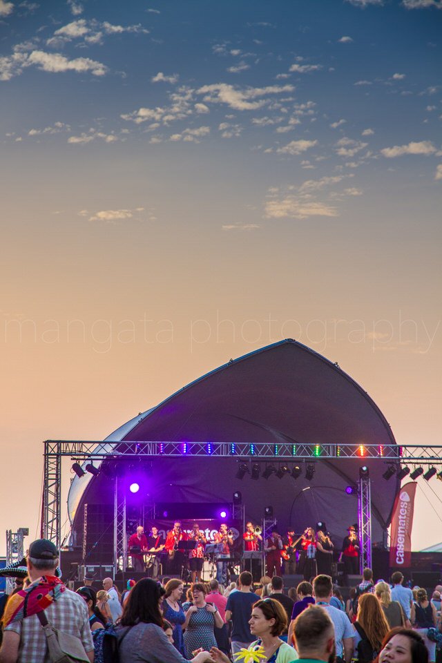 mlhimages's tweet photo. @strumpetsoul yesterday @VictoriousFest #seasidestage overlooking the Solent @CasematesStudio https://t.co/Ftvulmfrsf