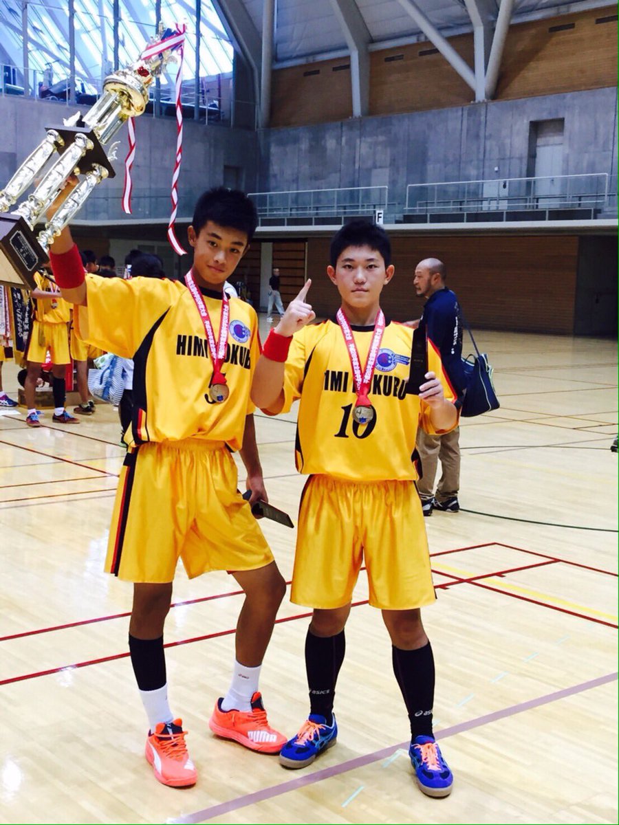 gon_0701's tweet photo. @919Akiaki9191 
氷見北部3年で逆エースやってる！左利きやし😳
全中優勝してるし優秀選手もとってる！
イケメンやしめっちゃ優しいしハンドも完璧😆
ツイッター最近始めたらしいからみんなフォローよろしく！ https://t.co/oygLaZNRVx