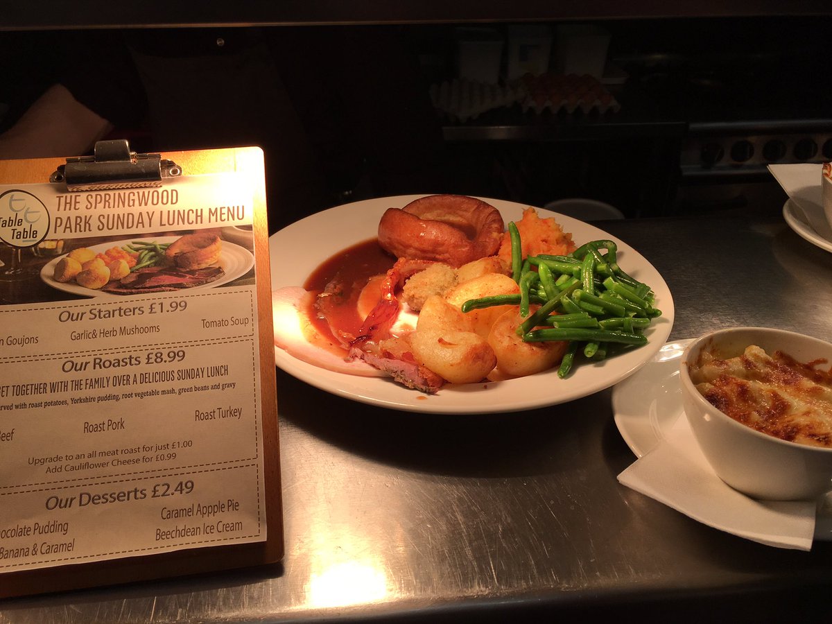 SpringwoodPark's tweet photo. Serving up supersize Sunday roasts with all the trimmings #SUGM @HannahELittler @StaplesClaire https://t.co/1aLjMTdd3r