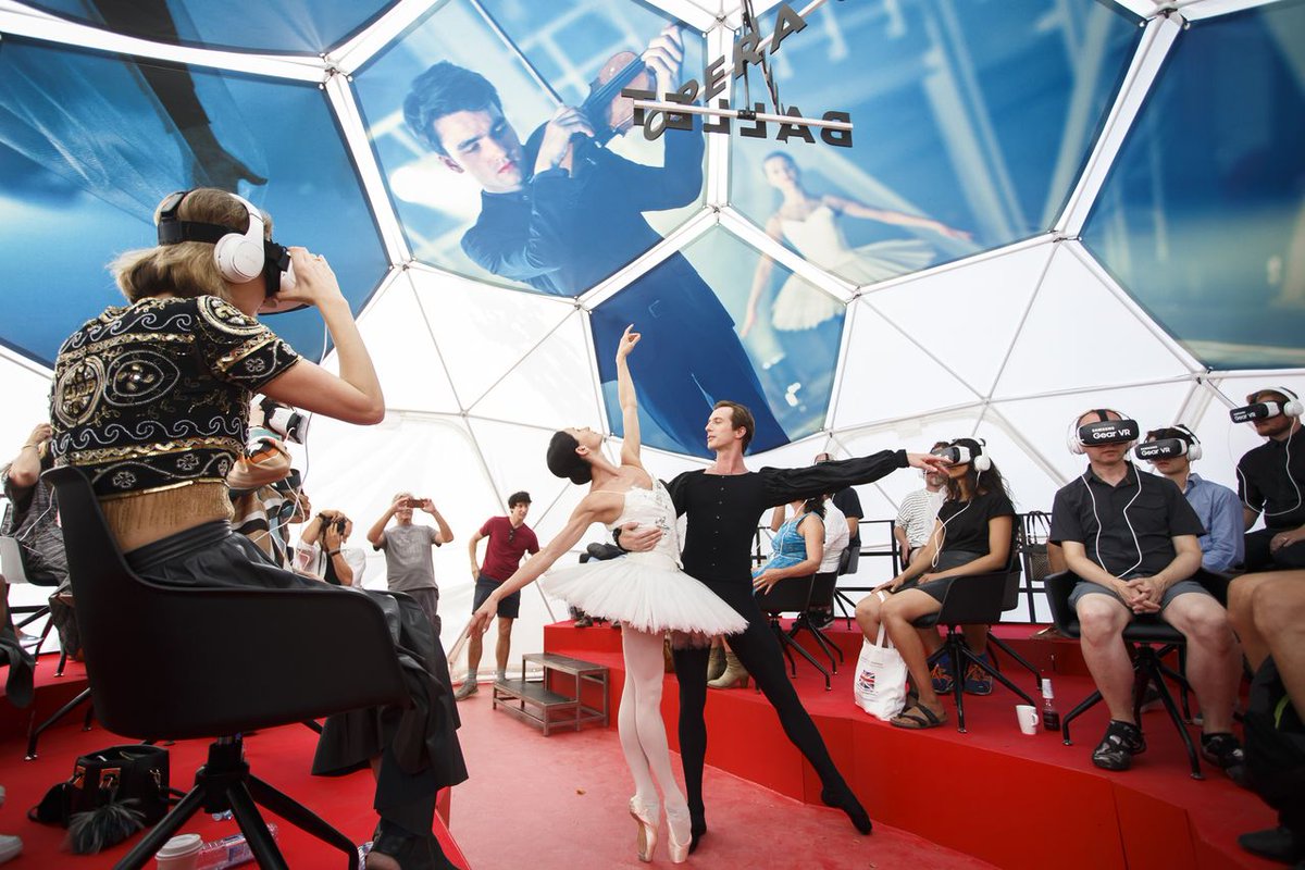 Bafloon's tweet photo. Nice #Report on the #vrballet @nrc #today https://t.co/p8UU3LAkzV #VR #ballet @DutchNatBallet #VirtualReality https://t.co/omqxluU5Ff