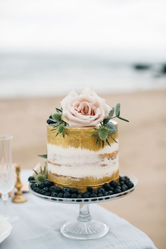 #WeddingCakes #GlamourCakes #BeDifferent So many fantastic creations these days! #Howdoesonechoose the perfect cake?