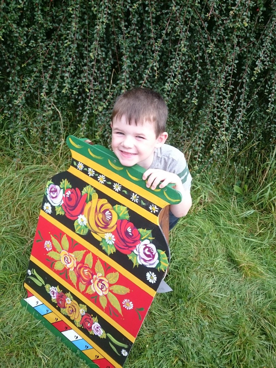 Djthis76's tweet image. #towpathexplorers Hiding behind canal pots.