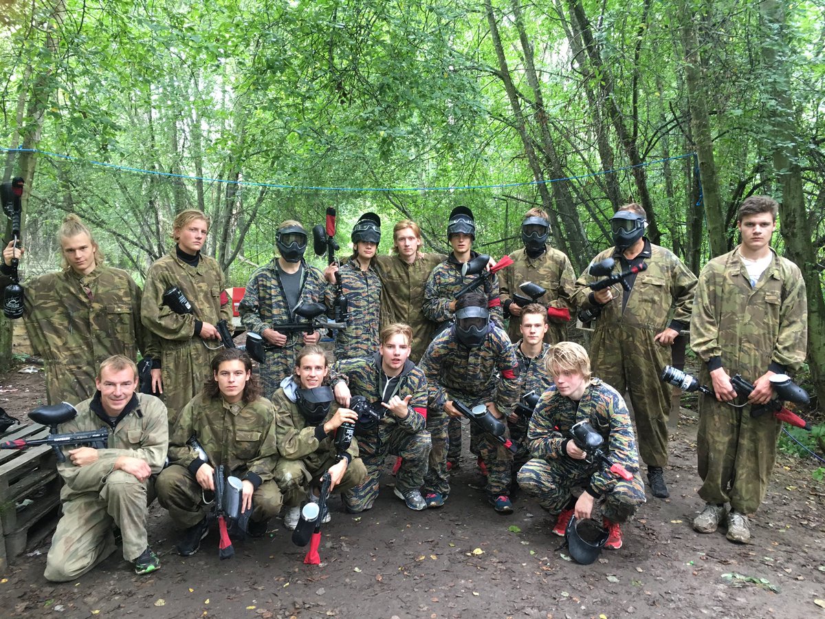 TenhultsIFP17's tweet photo. Det goa paintball hänget med laget! #detrödalagetvann #martinärstelochstårutanför https://t.co/tucg1zbhQS