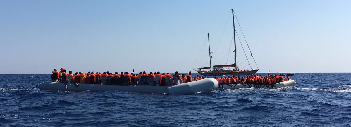 #UPDATE:Rescatadas 7 barcas,unas 720 personas con protección #FragataReinaSofia @Armada_esp a nuestro lado GRACIAS