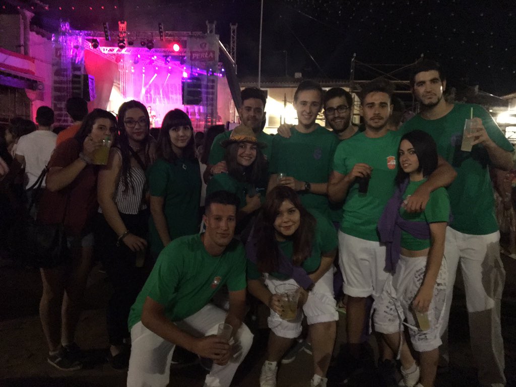 andgallard_'s tweet photo. este es mi sitio, esta es mi gente 📸😜 #fiestasfuentelencina #rsak !!! https://t.co/bXWHhNcdyS