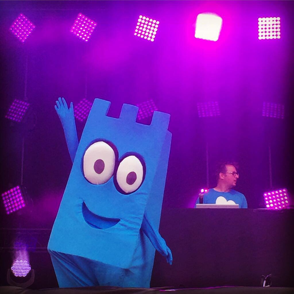 StadMechelen's tweet photo. Dj #Rommy komt na Mega Mindy nog terug op het #grootpodium! #maanrock #dzivm https://t.co/1Qk2ZJczki