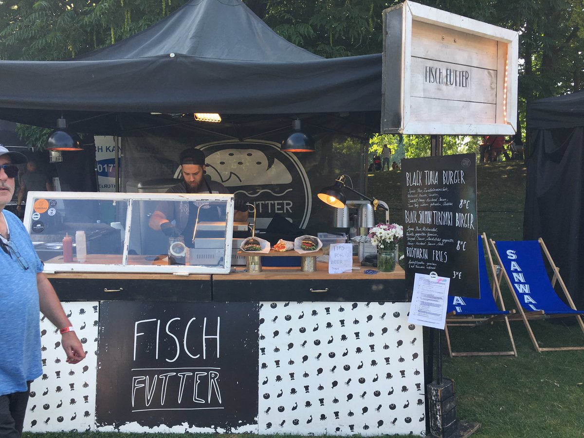DennisGRILLT's tweet image. #Fischfutter #Black #Tuna #Burger 🍔 #streetfoodfestivalhn