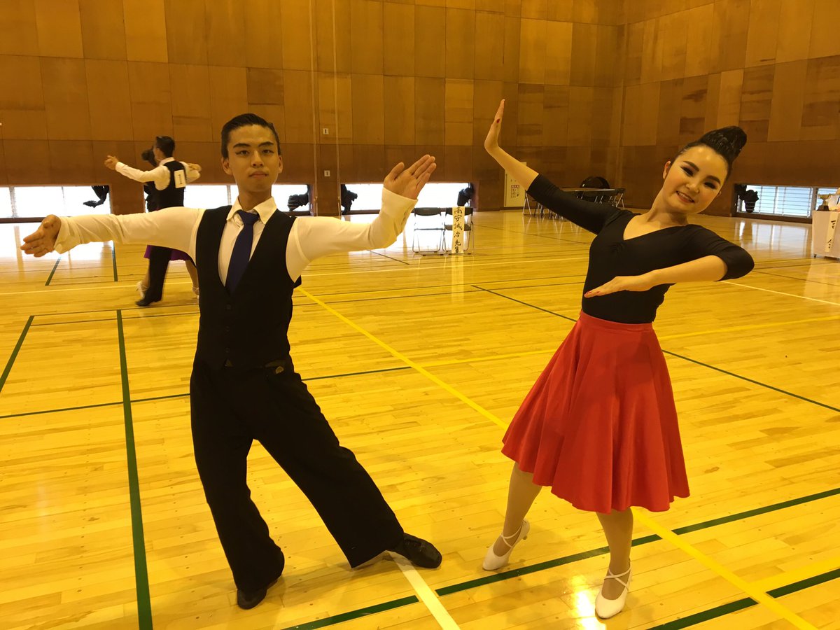 日本女子体育大学競技ダンス部 電通 今日は1年生の為の模擬戦でした 来週の夏国へ向けて 実際に試合の 形式で 伝統の電通あげに電通メイク を先輩から伝授され フロアで舞い ました