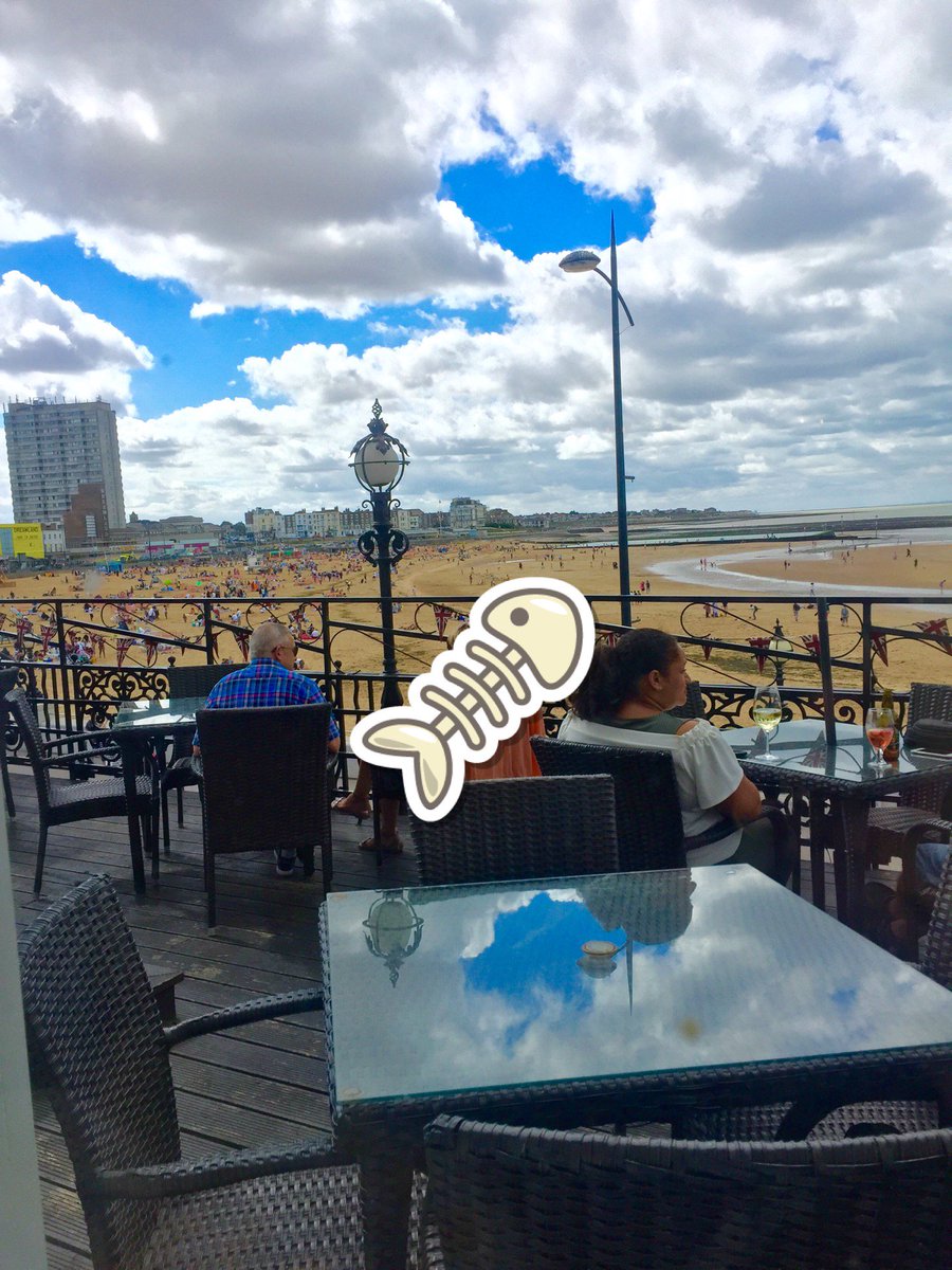 NeatAndRocks's tweet photo. Lunch View! (at @BuoyandOyster in Margate, Kent) https://t.co/5Ec59h6NVT https://t.co/67oOMkpLLz