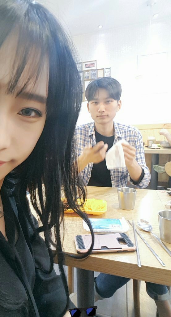 seyuseon's tweet photo. 그는 손을 닦는 게 아니다. https://t.co/mGkBDlfMkU