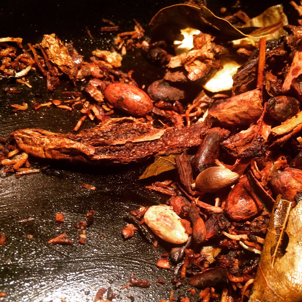 C7 Coconut,Cocoa beans, Cardamom,Cumin,Chipotle pepper,Cloves. #smoking #fall #yeg #yegfood #chefbandito #testingout