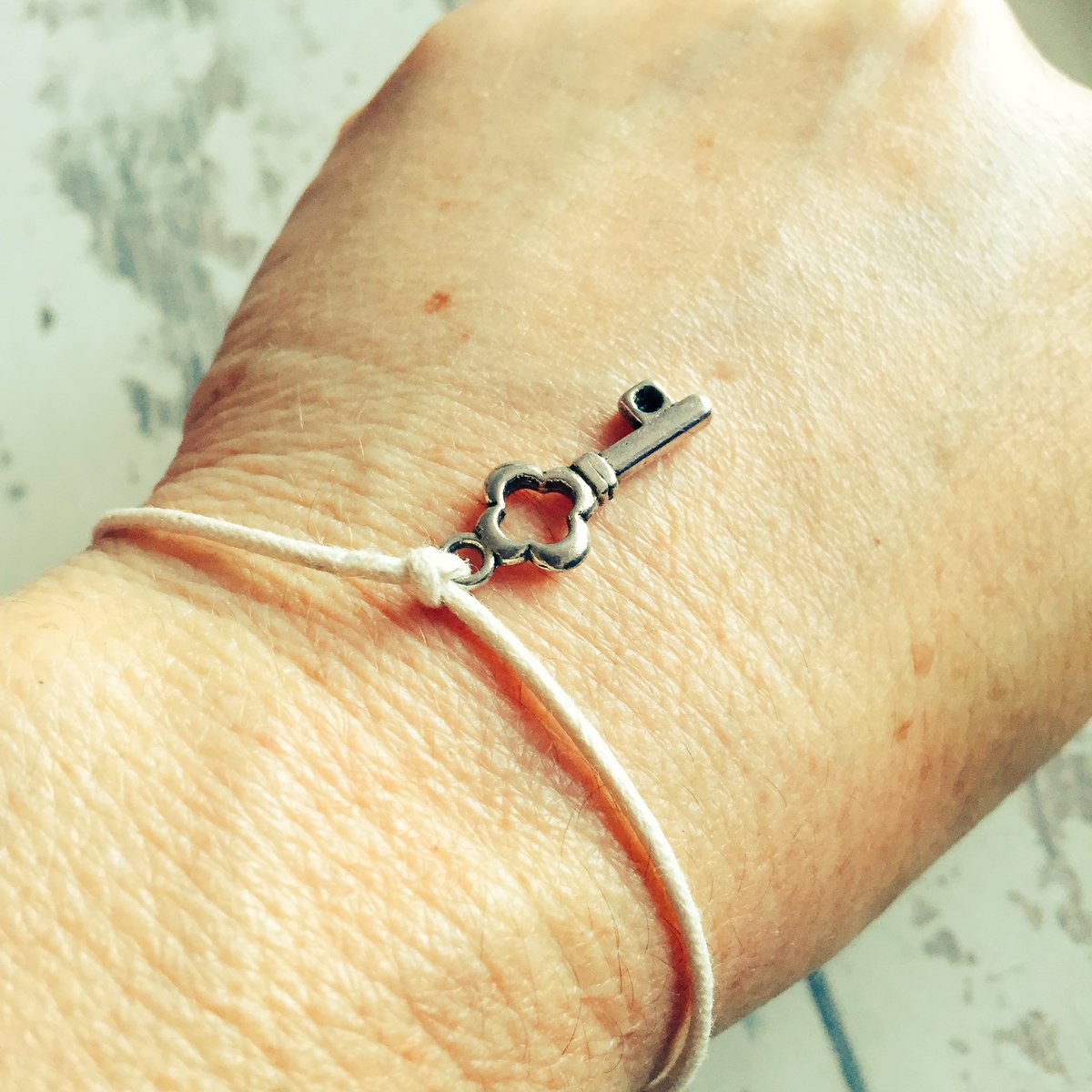 MAW_Strings's tweet photo. #SBS @TheoPaphitis I make tiny wish bracelets #justbelieve that  #wishescancometrue 🌟💕🌟💕🌟
And I get a #RT from you https://t.co/m0kI3J4k5y