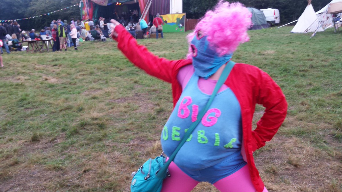 FreshFreshrootz's tweet image. Pig and applestock festival. With big debs