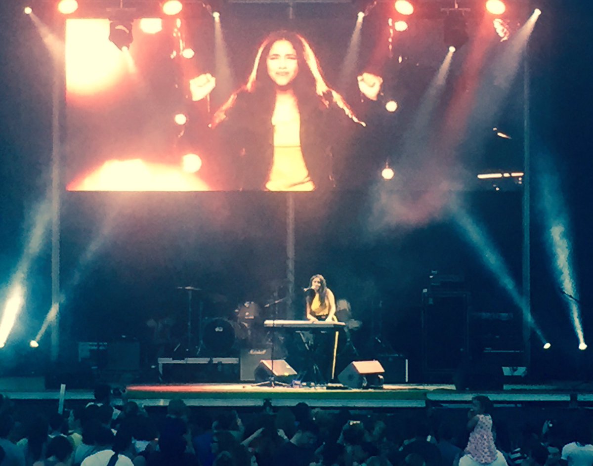 ParamountCo_es's tweet photo. Espectacular voz la de @OficialEvaRuiz en el #slimefest de @NickelodeonEsp cantando ¿Qué has hecho con mi vida? https://t.co/yBvgW5GxdI