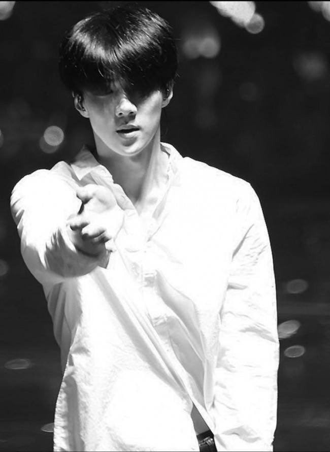 __sehuny's tweet photo. #من_هو_سيهون زوجي 😌✌🏻️ https://t.co/5VlhhIczCc