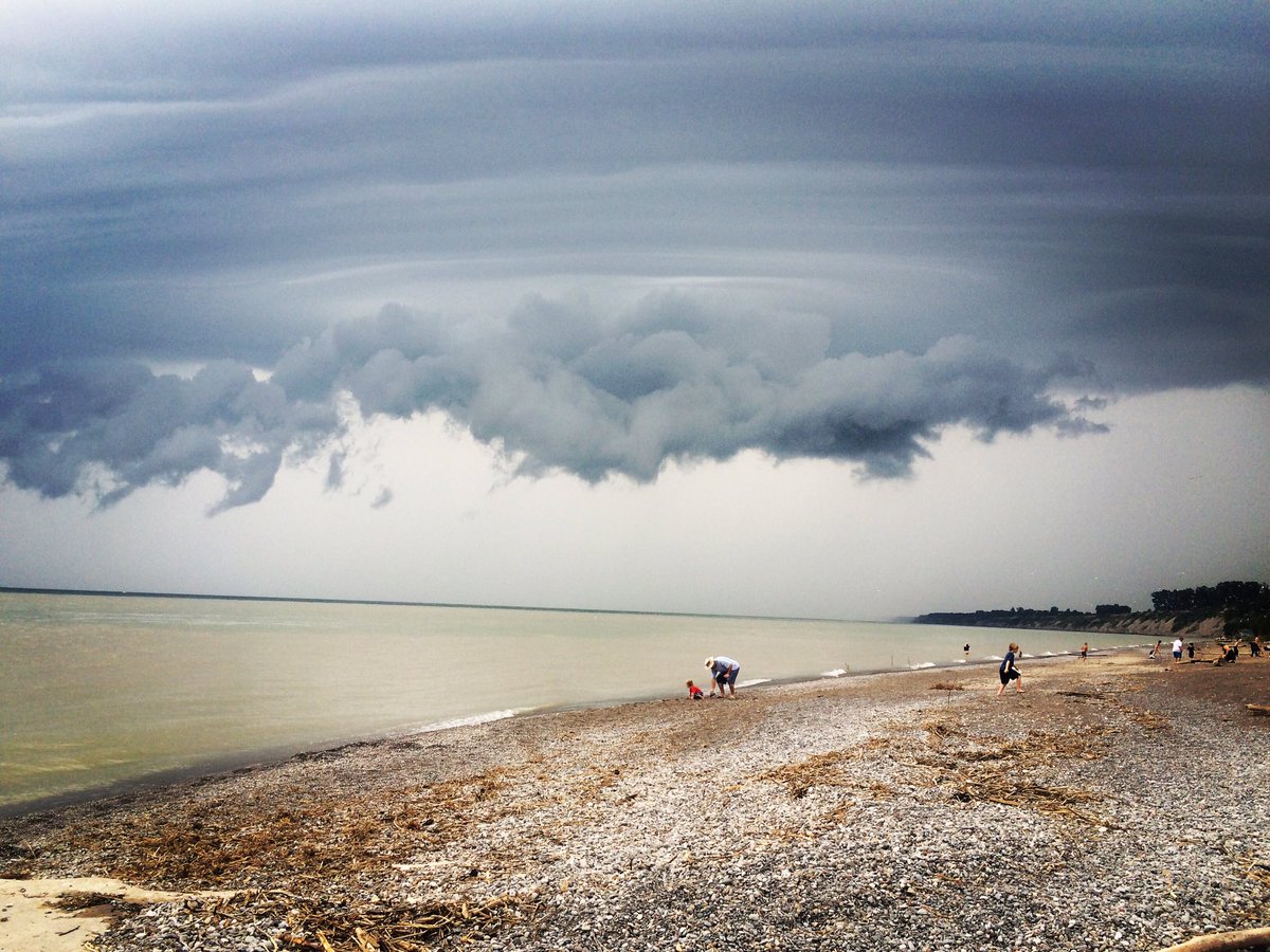 AL__Design's tweet image. #cloudy with a #chance of... 👀☁️