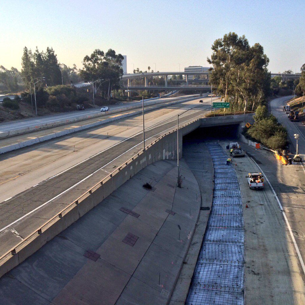 CaltransDist7's tweet image. Eastbound 210 #RoseJam work this morning #BeWorkZoneAlert