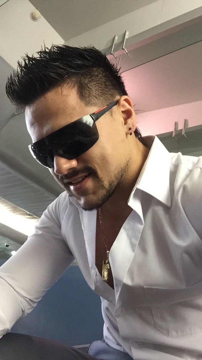 AngelGarzaWwe's tweet photo. Vámonos ✈️ #RumboAMéxico #Triplemania 
Vamos por todo👊 https://t.co/nRCC0c3vbN