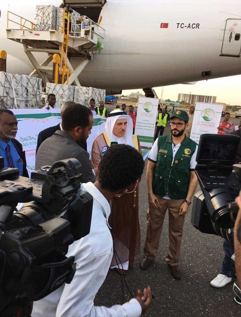adoseofpride's tweet photo. .@KingSalman orders @ksrelief to deliver aid to the victims of flooding in #Sudan: https://t.co/7BJBRz5WKe https://t.co/7eqOsMPaf9