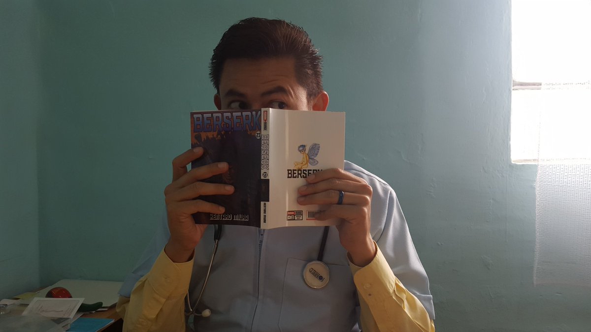 TheMoonroy's tweet photo. #ReadComicsInPublic pues aunque sea en el negocio https://t.co/YYrrXVwIzQ