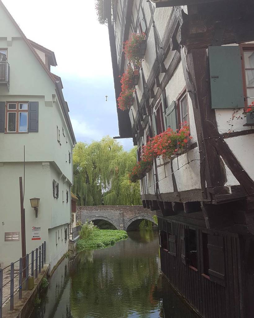 Stop for lunch....Find the crookedest house in #Ulm #Germany Can you spot the key that shows what the house is supp…