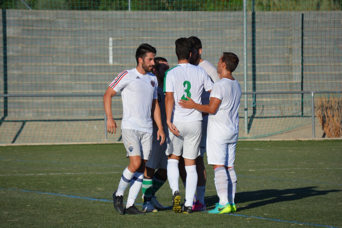UDTalamanca's tweet photo. Hoy a las 21:00 el Senior "A" jugará su tercer partido de preparación ante el @cdmolar , #udj2016 https://t.co/5vfts0uLbC