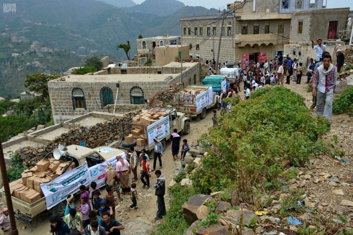 adoseofpride's tweet photo. #SaudiArabia's #KingSalman Relief Center—@ksrelief—delivers aid to the people of #Taiz, #Yemen. https://t.co/VTPzNgEifh