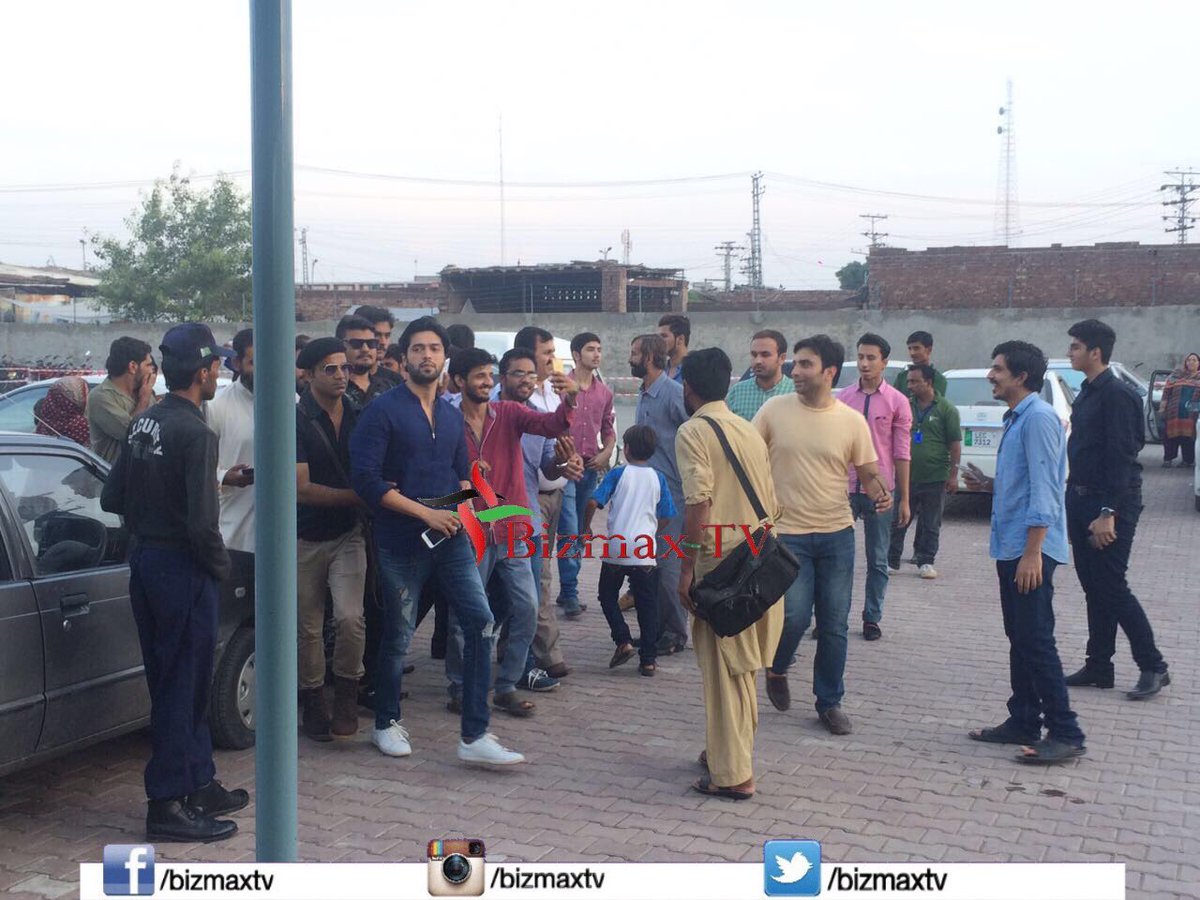 bizmaxtv's tweet photo. #Cinestar #ActorInLaw #PressMeetUp #Multan https://t.co/Hn1i36LeAq