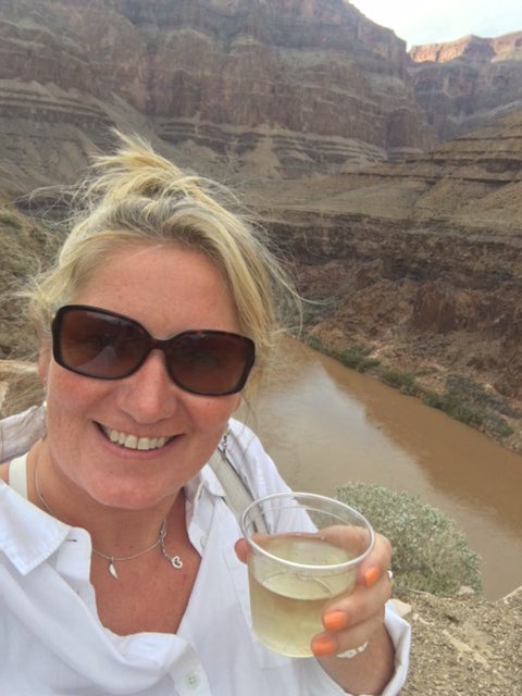ChampagneJeanni's tweet photo. #LasVegas @MaverickHeli #grandcanyon @GlassOfBubbly https://t.co/HHsVHxi7k7