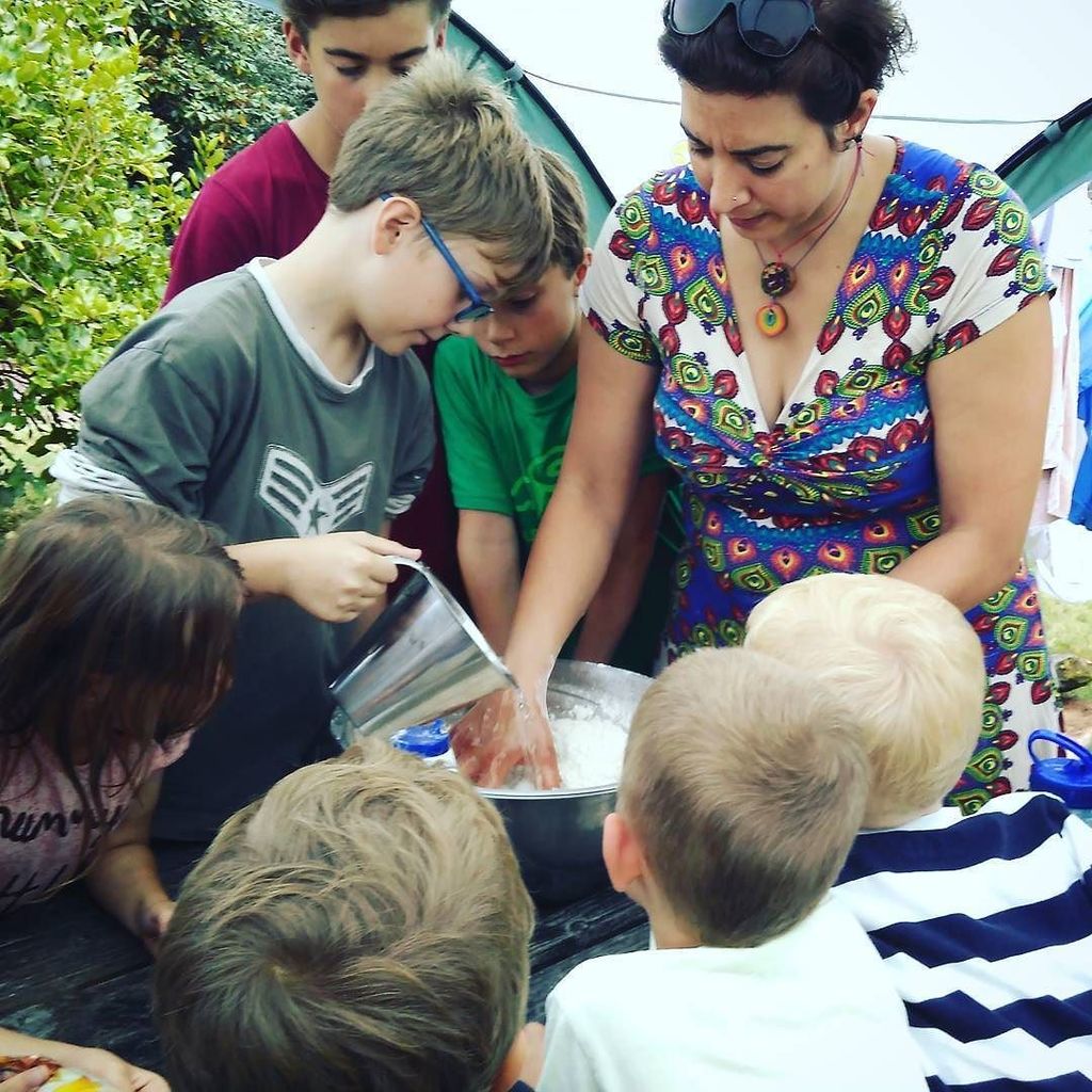 clairelivewell's tweet image. #breadmakingclass with Angie at #familyfestival2016 #theoldminehouse ift.tt/2bsXNay