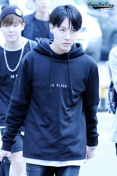 ReginaAlBlack's tweet photo. Oppa ~ I love you ❤
#RuARMYLOVEYOUJHope https://t.co/td3hpOyYN6
