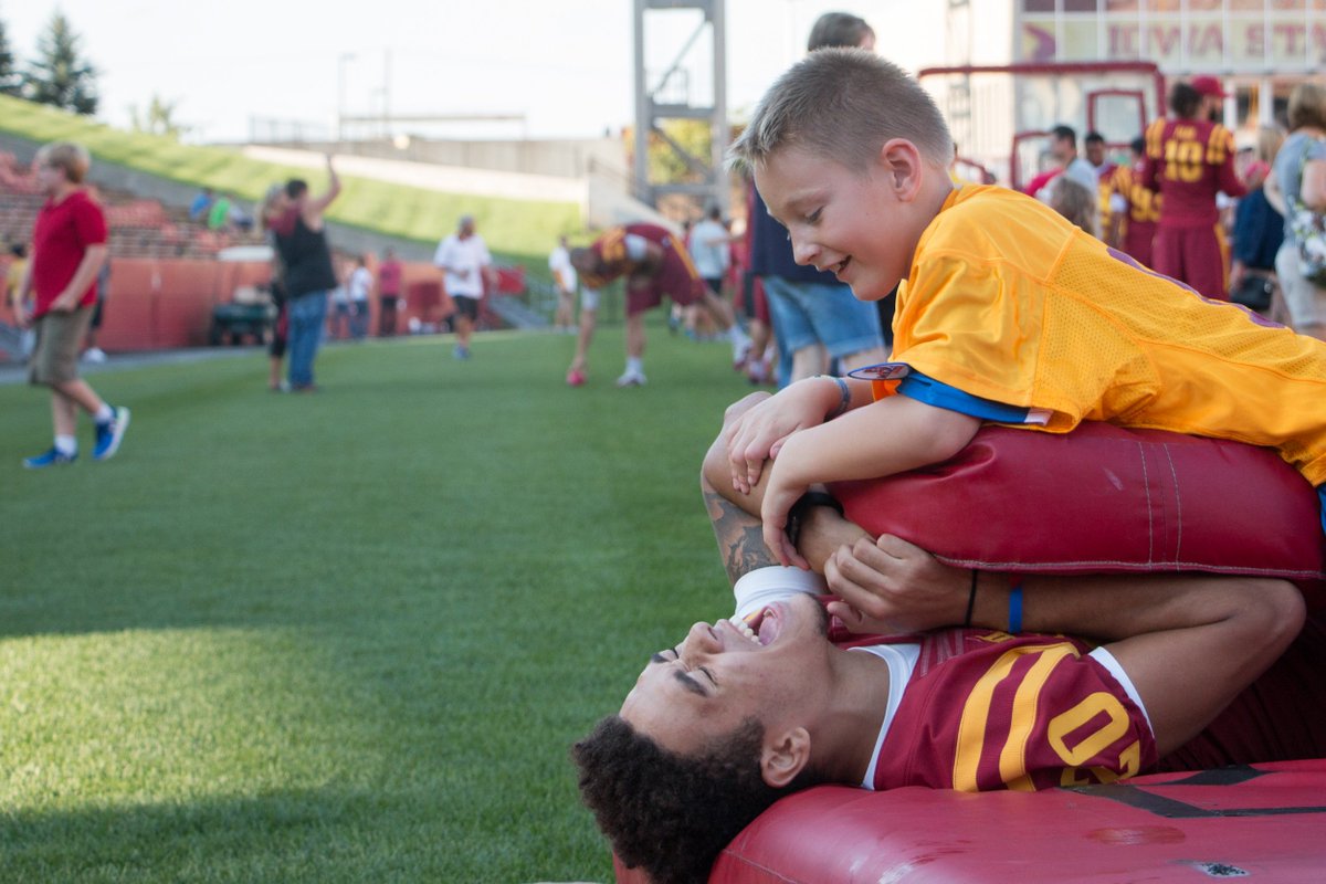 ISDphoto's tweet photo. PHOTOS: @CycloneFB hosted Victory Day yesterday afternoon: https://t.co/McQxdwyJGF (via @emilyblobaum) https://t.co/RzMOguSmGU