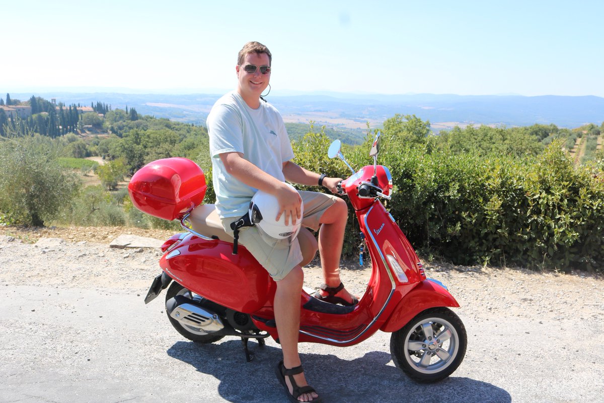 JoeJanaszek's tweet photo. Great day touring Tuscany @vespa_official #geosiena https://t.co/bHhh2QFtVP