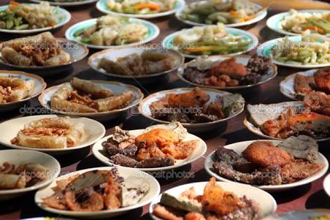 nagilakalil's tweet image. como as pessoas acham que é a mesa da Adele // como realmente é