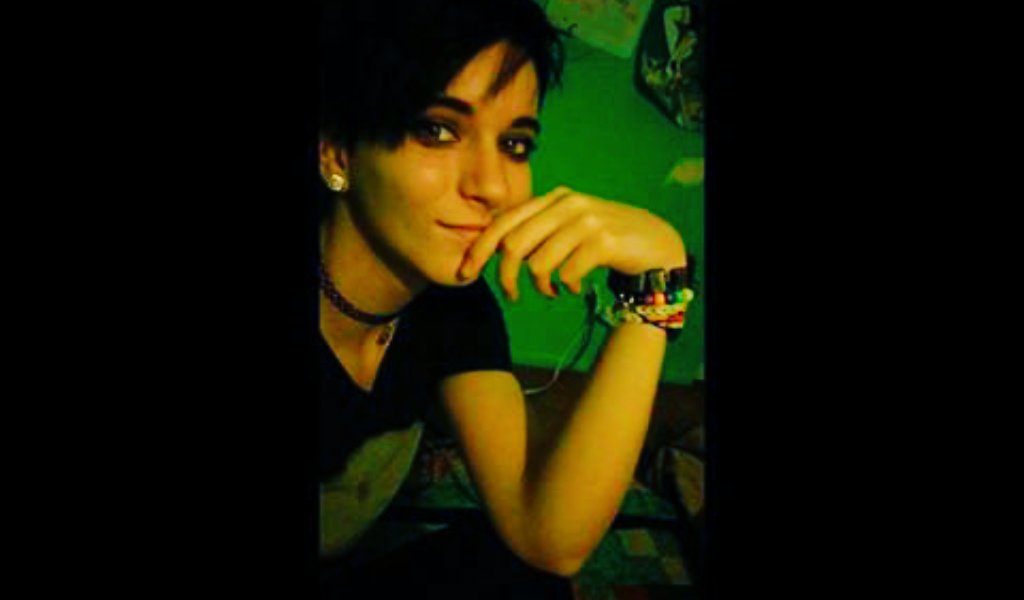 ZaraFuckingfox's tweet photo. I think I look ugly today :/ https://t.co/cx9hsxyDXd