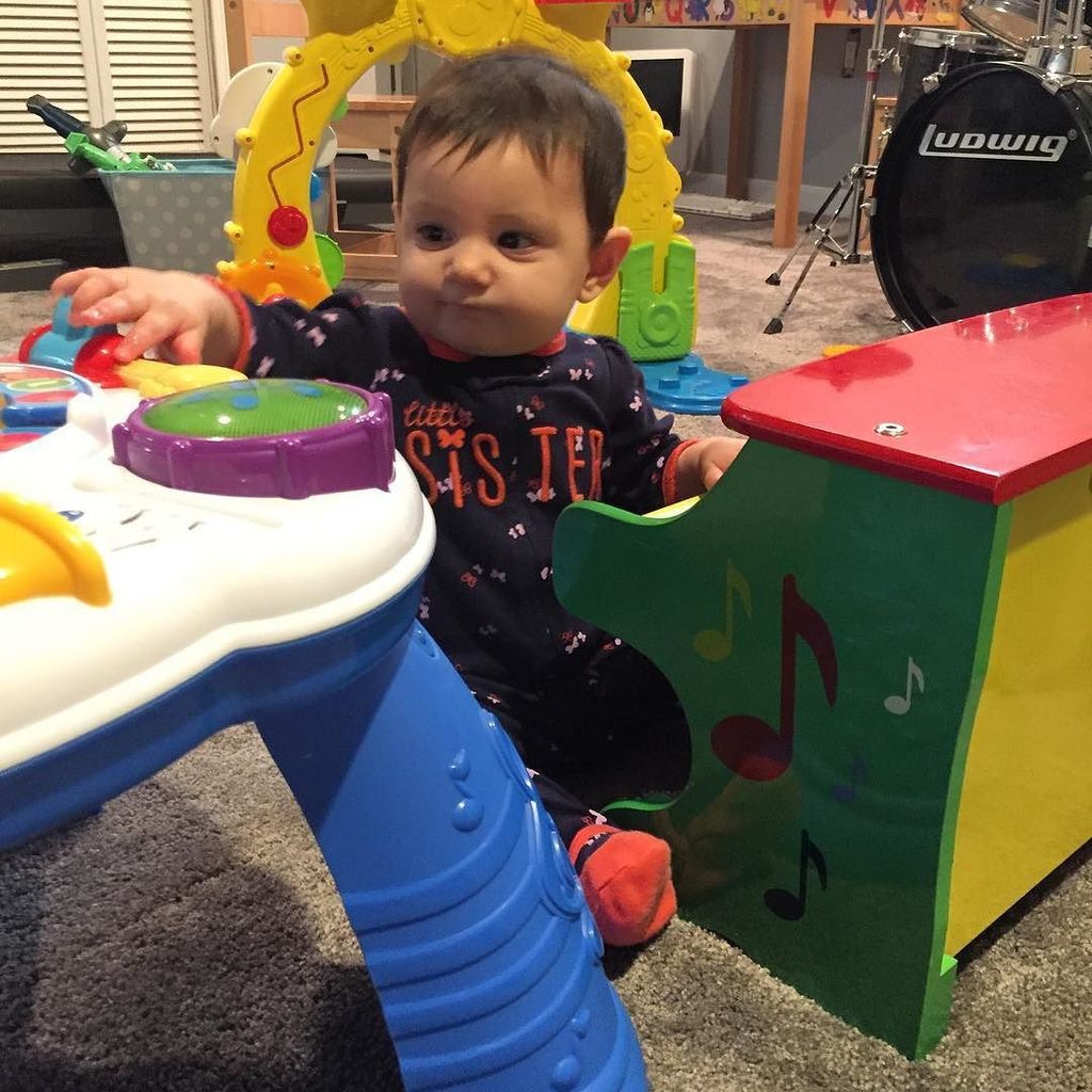 JanetRGuido's tweet image. #doublehanded #makingmusic #miarosemilk 💕🌸💕 ift.tt/2bAJtOQ