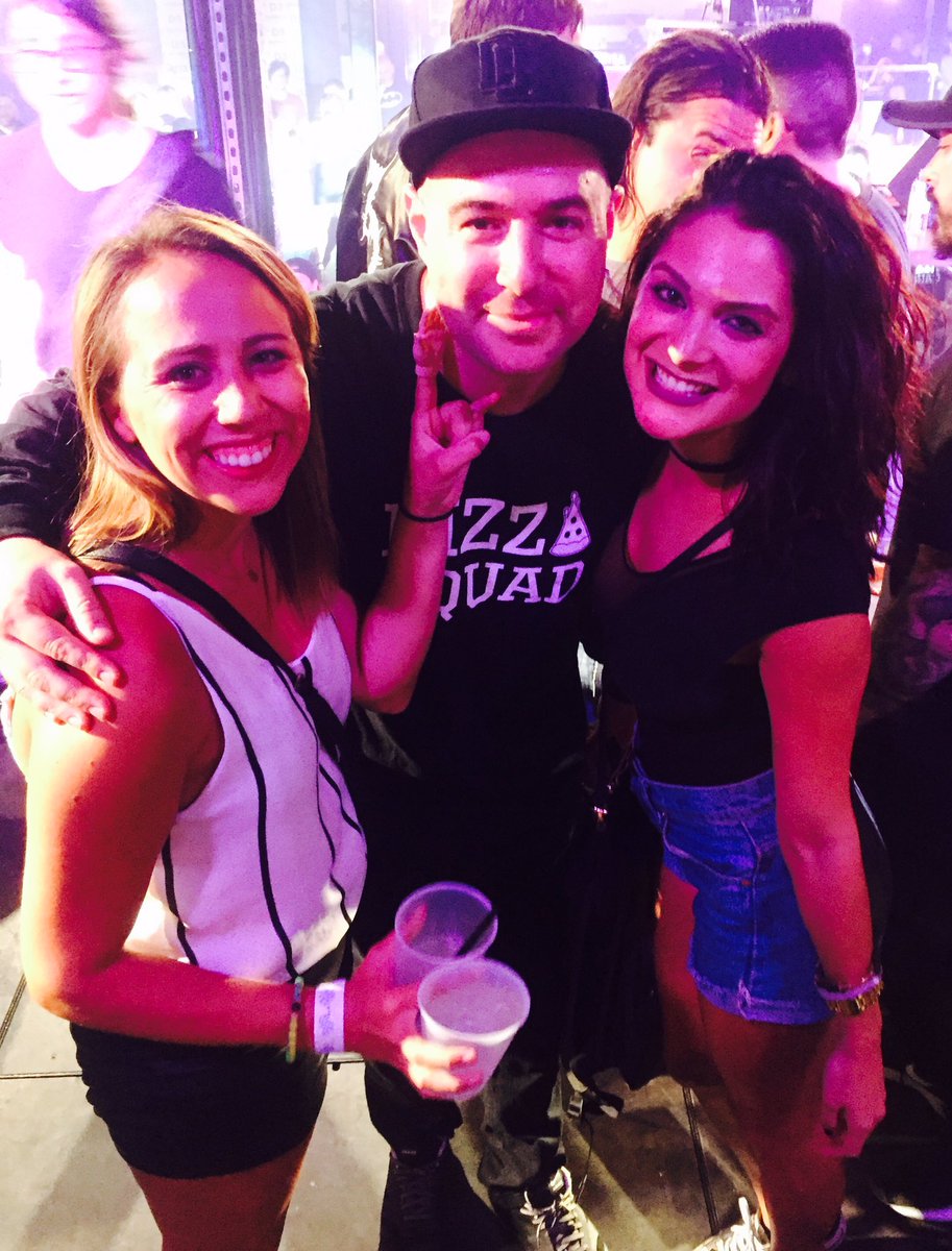 lanablaize's tweet image. that one time @rinaddison &amp;amp; I loved @mrJUSTINMARTIN with our little hand 🖐🏽 #WhereWasMango